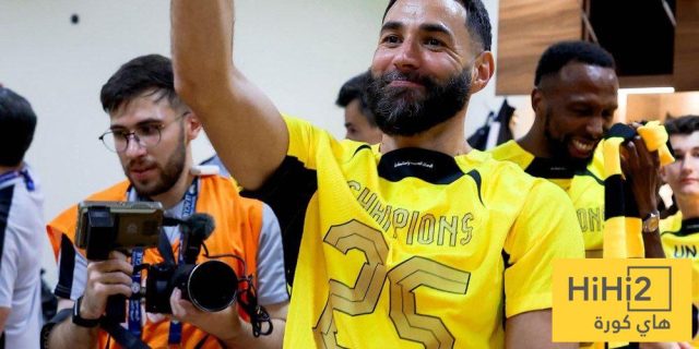 لماذا لم يشارك لوران بلانك في لاعبي اللاعبين في احتفالات الدوري؟